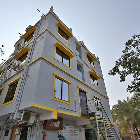 Oyo 24833 Hotel Silver 다만 외부 사진